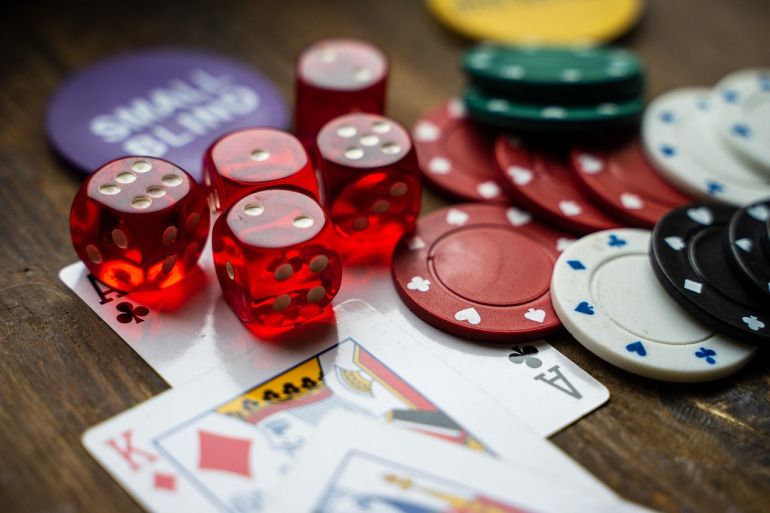 Live roulette table with chips at SA Gaming online live casino